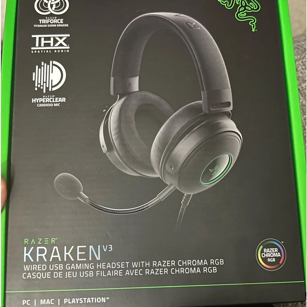 Razer KRAKEN V3 wired USB gaming headset with Razer chroma RGB